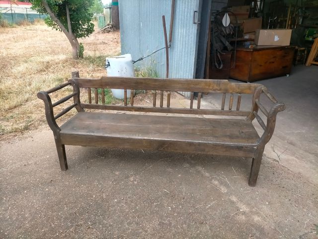 Banco antiguo de madera