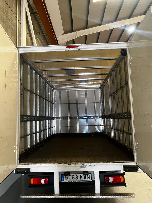 Camión Nissan Cabstar NT400