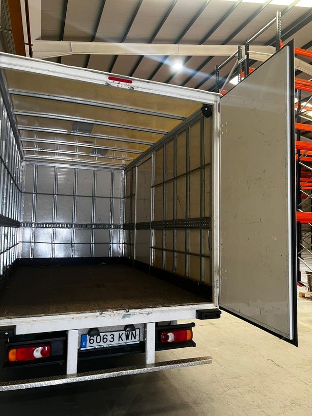 Camión Nissan Cabstar NT400