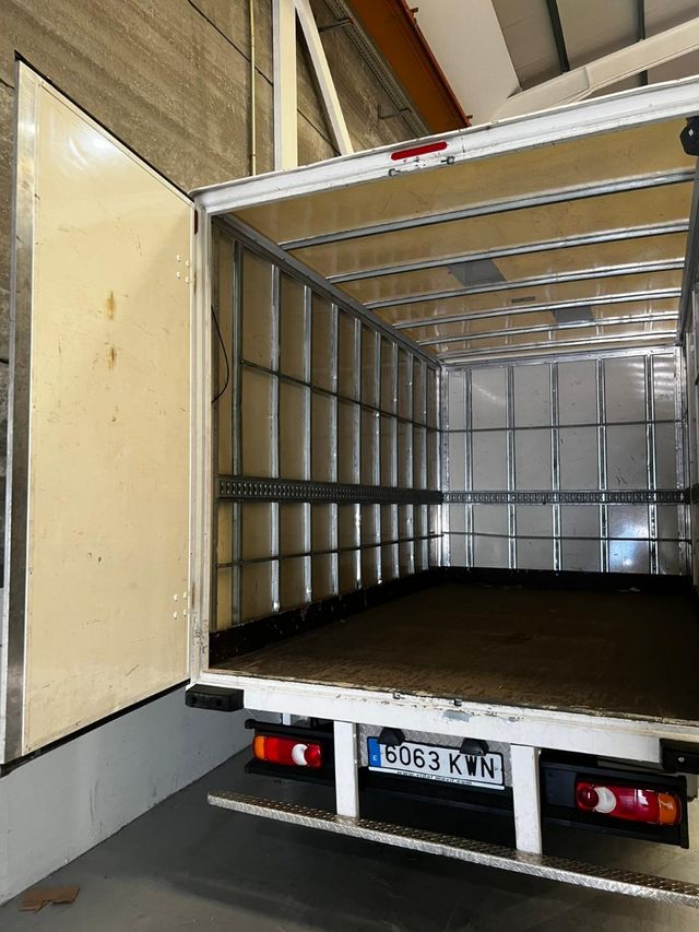 Camión Nissan Cabstar NT400