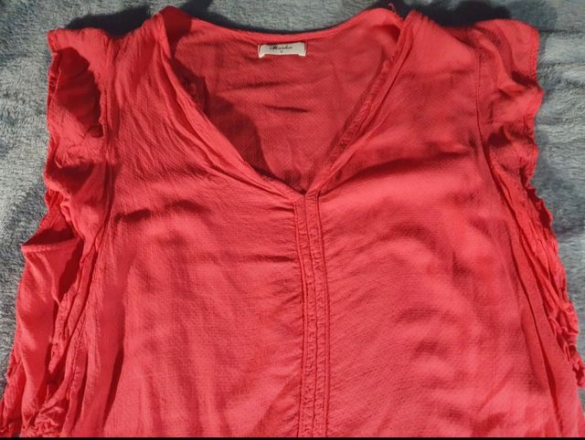 Blusa sin mangas cuello pico coral / fucsia tS