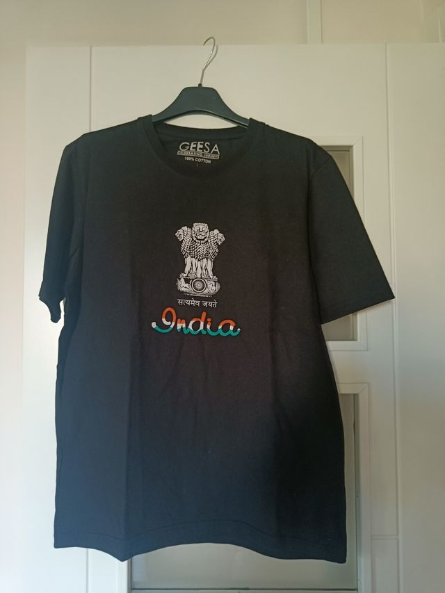 Camiseta India. Algodón Negro