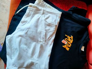 Conjunto: camiseta negra + pantalón blanco