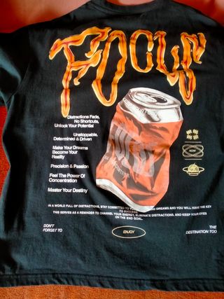 Conjunto: camiseta negra + pantalón blanco