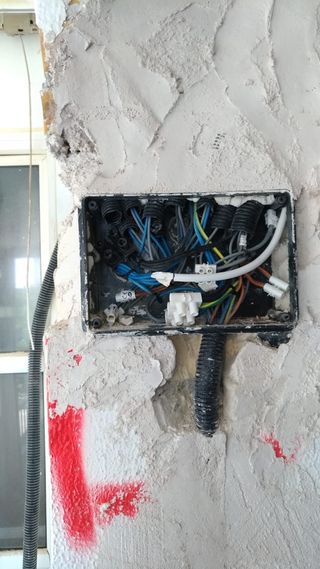 Electricista disponible 24/7 