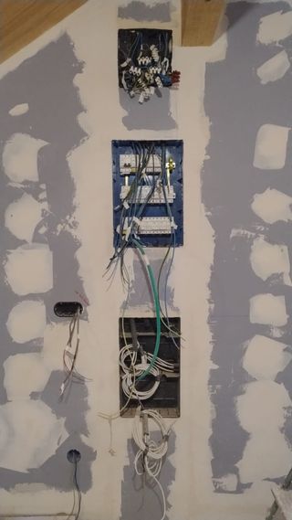 Electricista disponible 24/7 