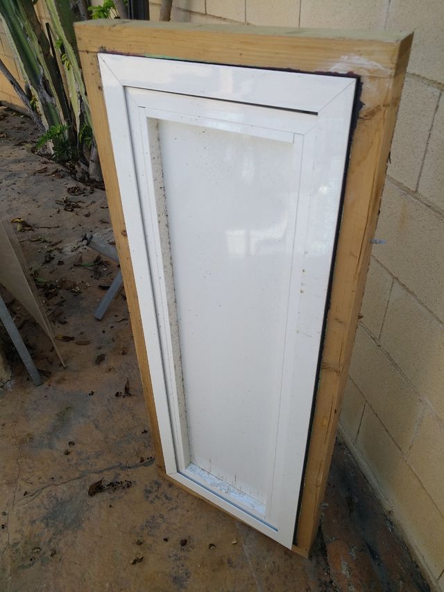 Ventana aluminio blanca