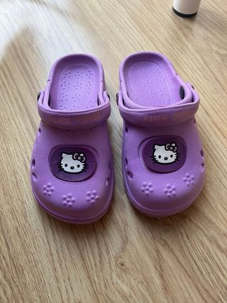 Chanclas Hello Kitty niña talla 28/29
