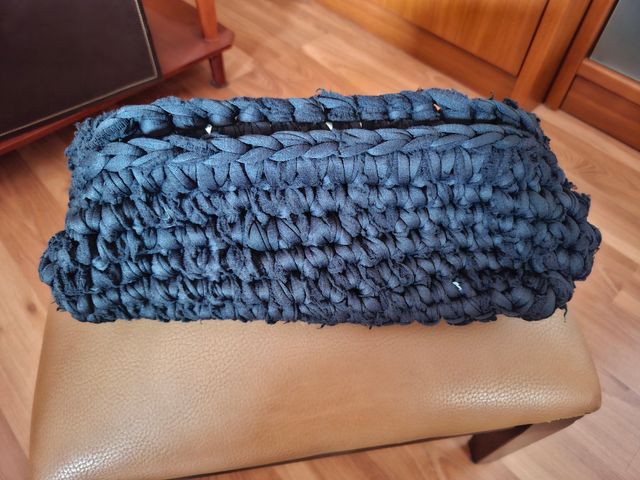 Bolso tejido a mano azul marino