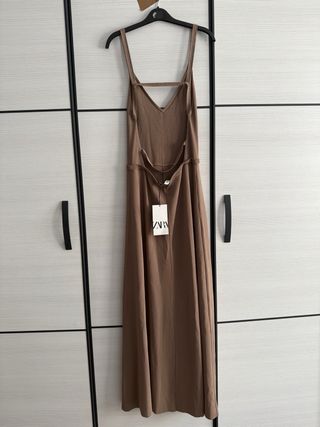 Vestido marrón punto espalda abierta