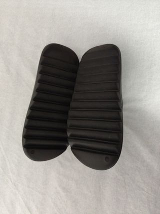 Yeezy Slides - Chanclas Negras