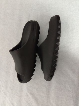 Yeezy Slides - Chanclas Negras