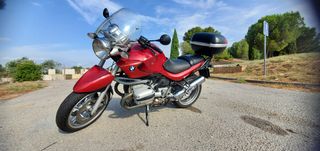 BMW R850R roja