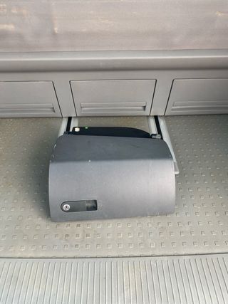 Guantera VW Multivan T5.1