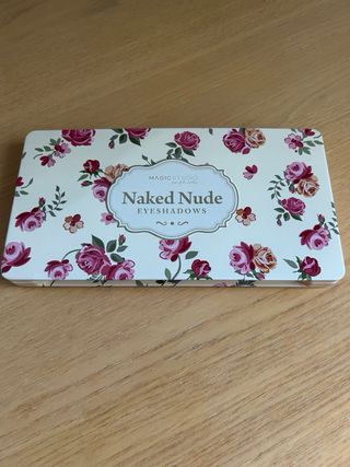 Paleta 24 sombras ojos MGSTUDIO - sin estrenar