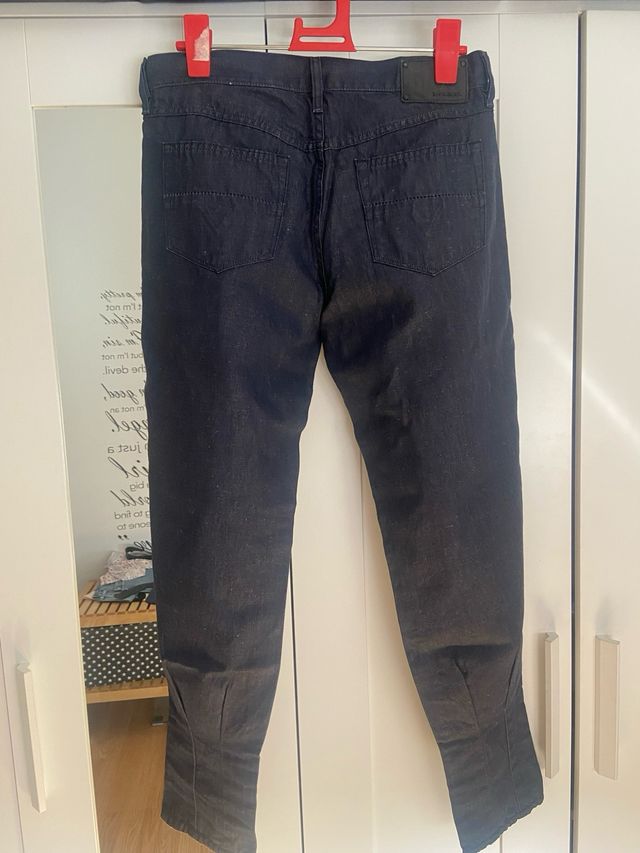 Vaqueros delgados Diesel negros, talla M