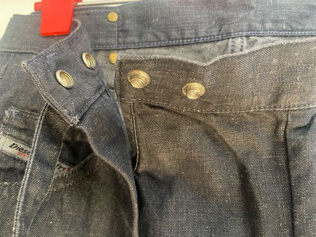 Vaqueros delgados Diesel negros, talla M