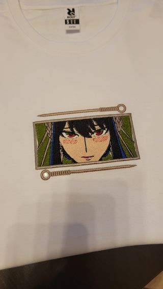 Maglietta bianca ricamo anime
Yor Forger