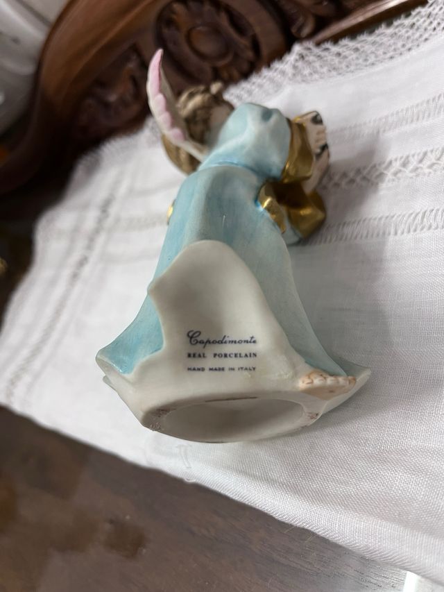 Figura de porcelana Angel Capodimonte