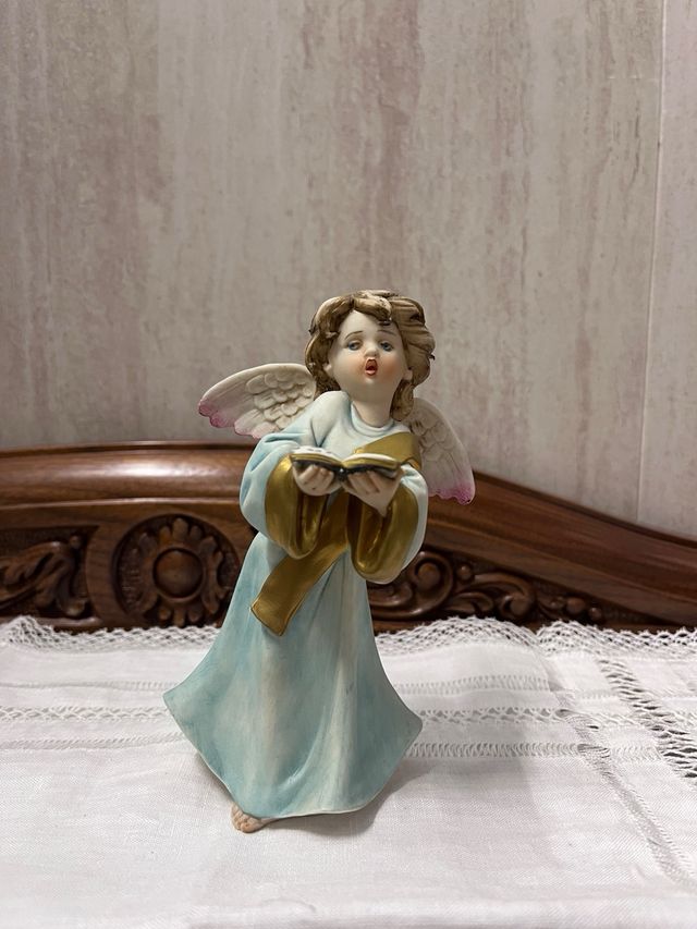 Figura de porcelana Angel Capodimonte