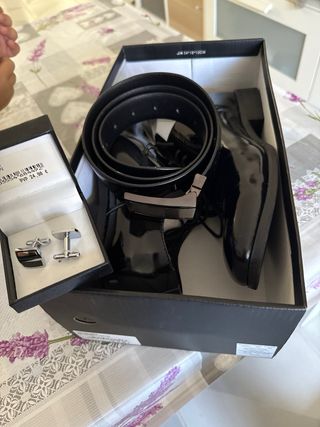 Zapatos, cinturón y gemelos solo puesto una vez 