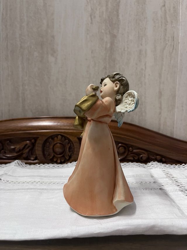 Angel Capodimonte con mandolina