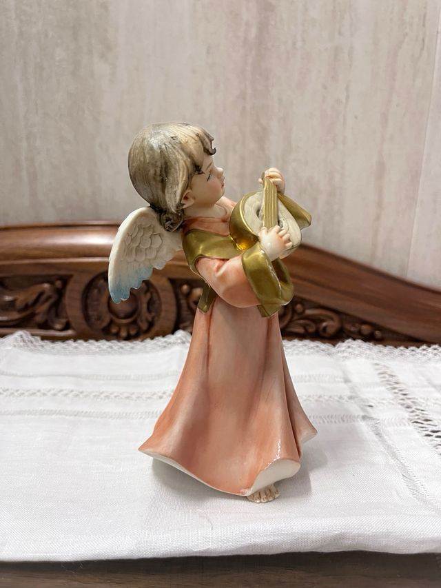 Angel Capodimonte con mandolina