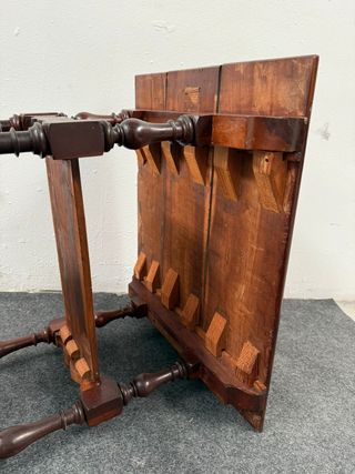 Bellissimo tavolino con forme.