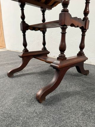 Bellissimo tavolino con forme.