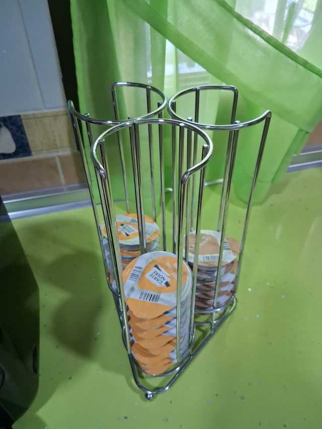 Cafetera Tassimo Bosch + organizador de capsulas.