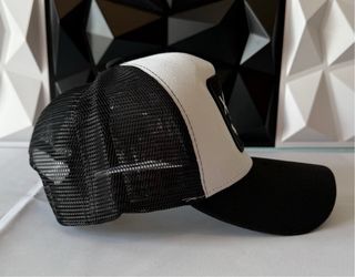Gorra Glitch Blanca y Negra