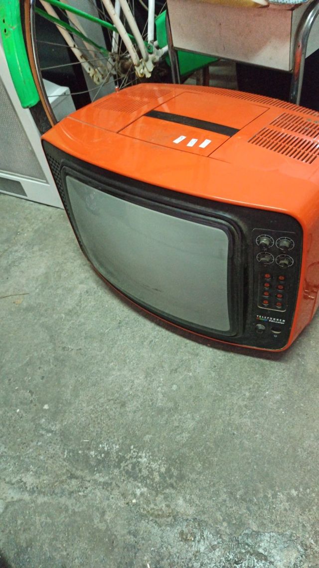 Se vende Telefunken TV retro naranja 100€