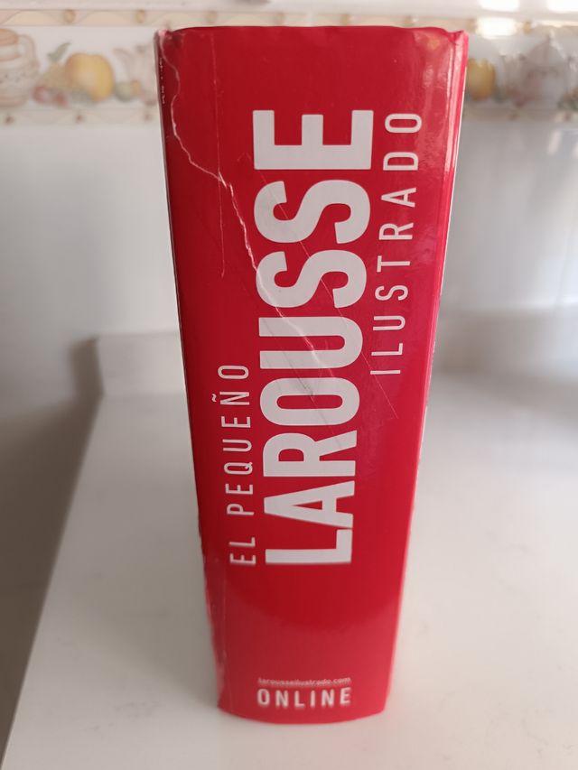 El Pequeño Larousse ilustrado (Larousse - Lengu...