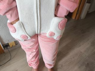 Pijama o disfraz con capucha de conejo rosa