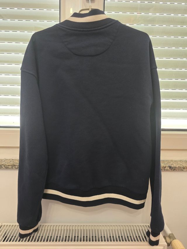 Cazadora universitaria azul