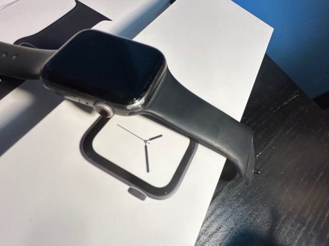 Apple Watch 4 (44mm) GPS + Celular