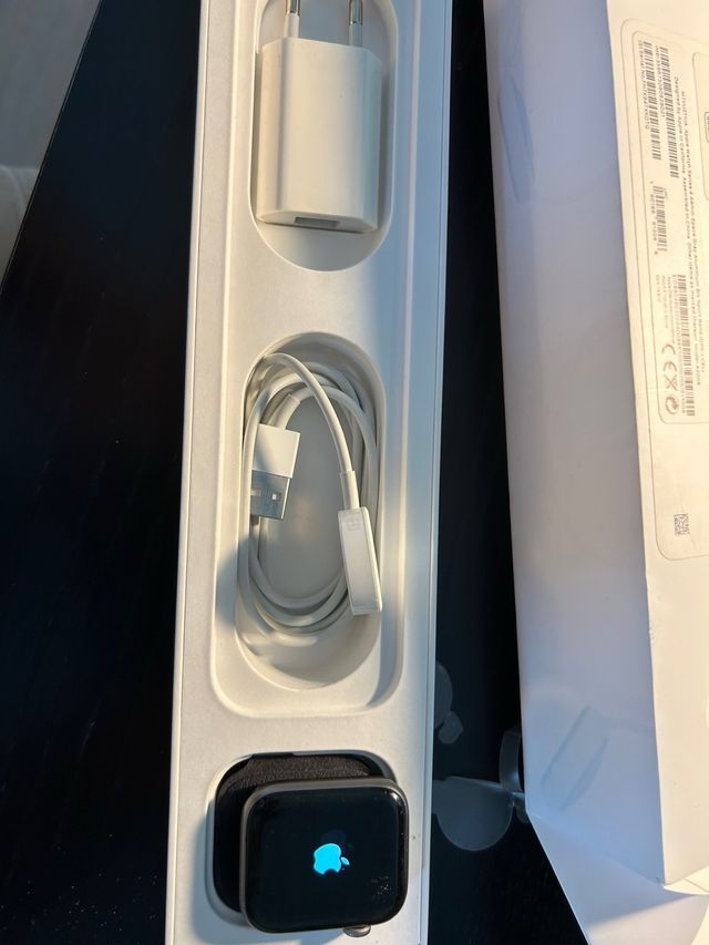 Apple Watch 4 (44mm) GPS + Celular