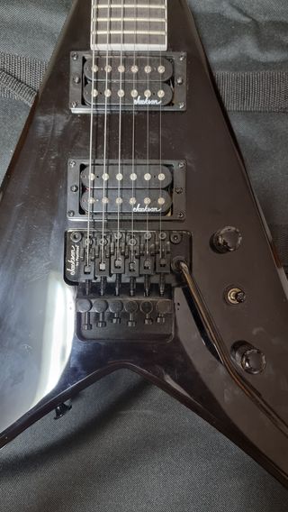Guitarra Jackson JS32 King V Negra