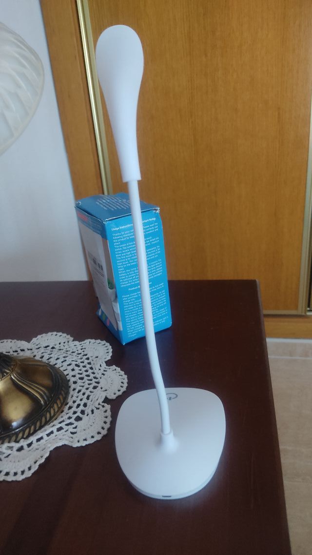 Lamparilla LED de escritorio blanca