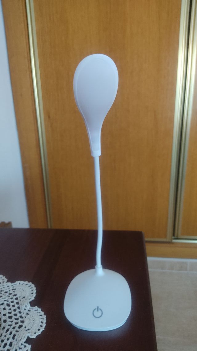 Lamparilla LED de escritorio blanca