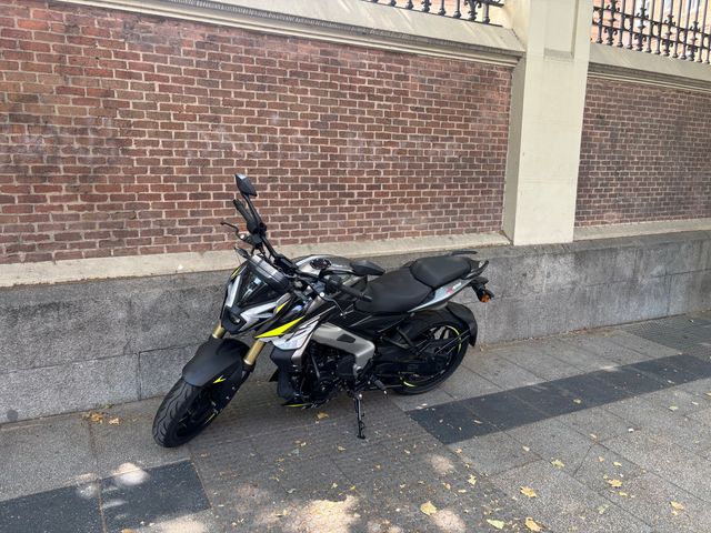 Bajaj Pulsar NS 400 Z 