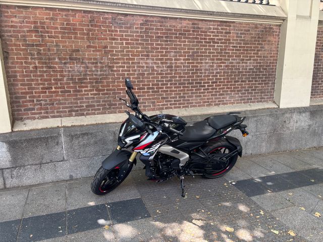 Bajaj Pulsar NS 400 Z 