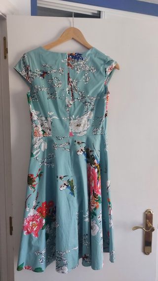 2 Vestidos estampados - Azul y negro
Verde de flor