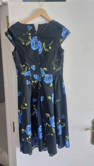 2 Vestidos estampados - Azul y negro
Verde de flor