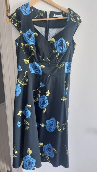2 Vestidos estampados - Azul y negro
Verde de flor