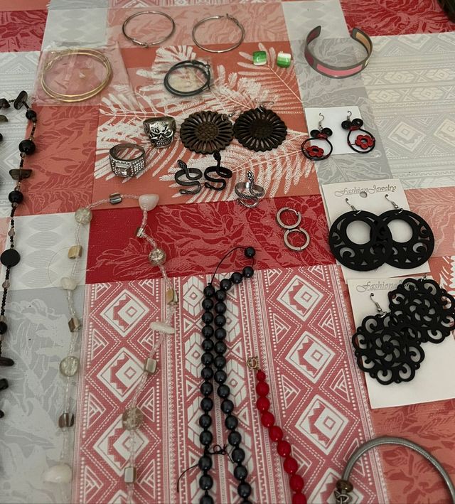 Collar y pulseras bisutería