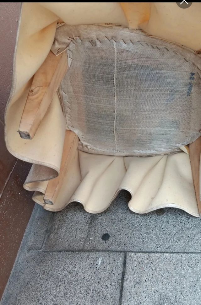 Silla descalzadora beige