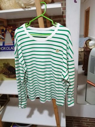 2 Camisetas rayas marineras
1 Jersey rosa
