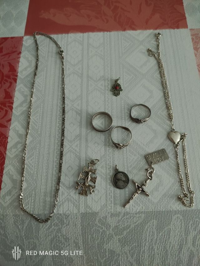 Plata antigua: anillos, colgantes y cadena