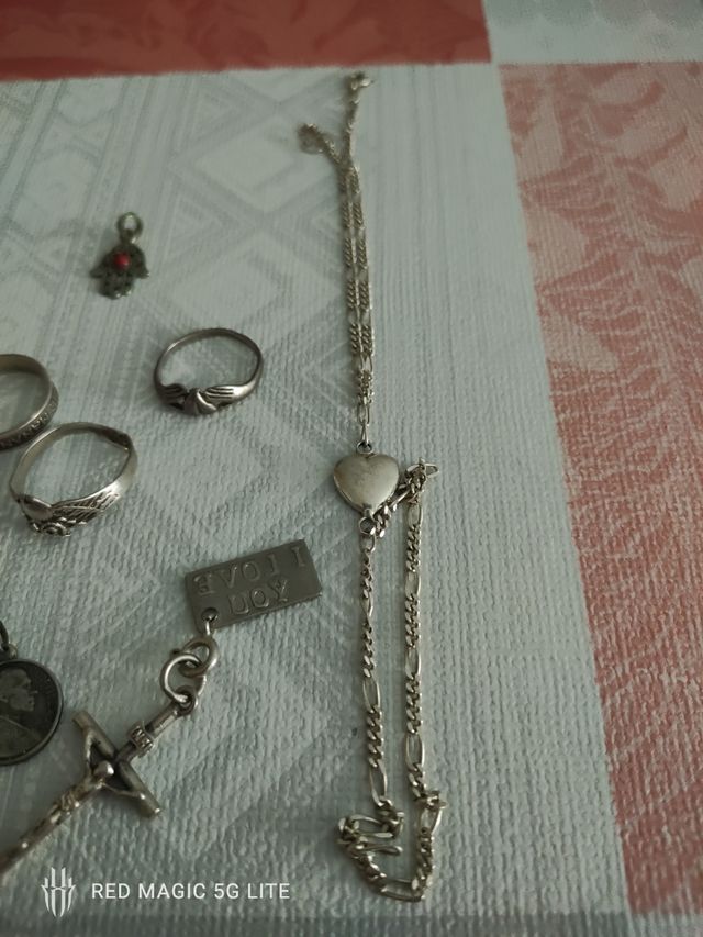Plata antigua: anillos, colgantes y cadena